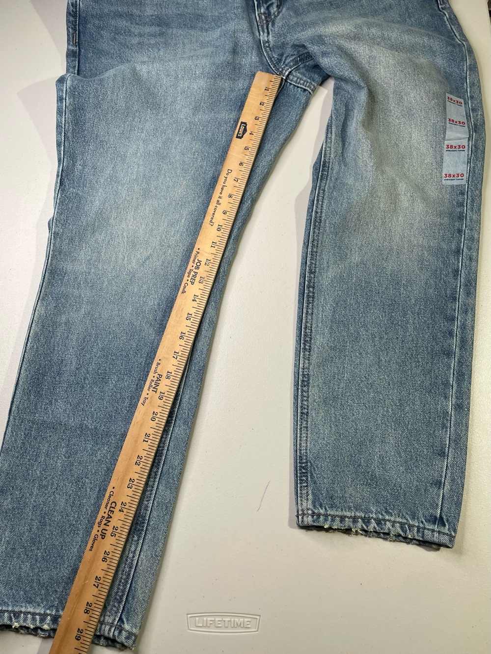 NWT Men’s Old Navy 38 x
30 Straight Taper 5 Pocket Medium Wash jeans - Picture 6 of 8